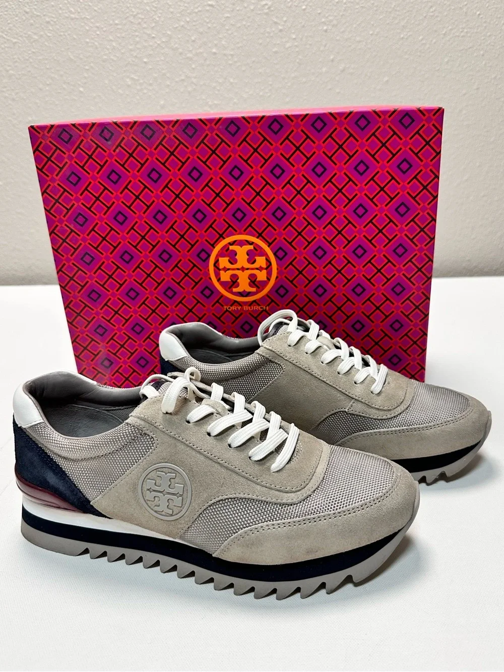 Tory Burch Women’s Sawtooth Logo Sneaker Tennis size 8.5 Leather Suede - Picture 1 of 13